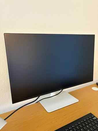 Computer monitor (excellent condition) - $75 if pickup before 12 tom 1