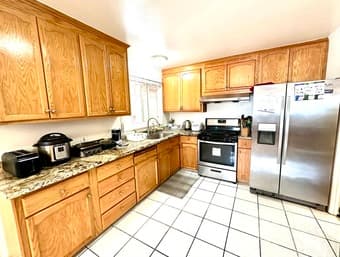 One furnished bedroom in East Palo Alto available on 7/14/2025 2
