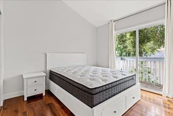 2 Rooms in Beautiful Downtown PA Home (1 block from Uni Ave) 3