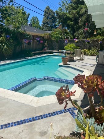 Avail 8/30 furn room w/priv entrance in house with pool and A/C 1