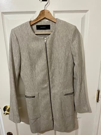 Selling a barely used Zara basic womens' coat 1