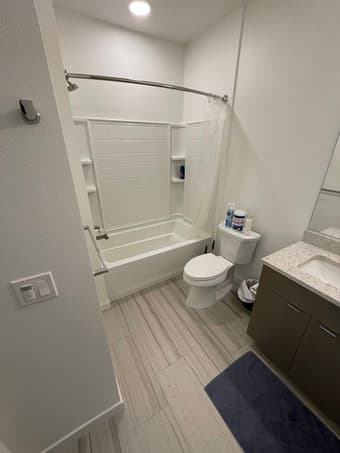 Modern, furnished 1 bd/ba, <10 min bike from campus (in-unit wash&dry) 3