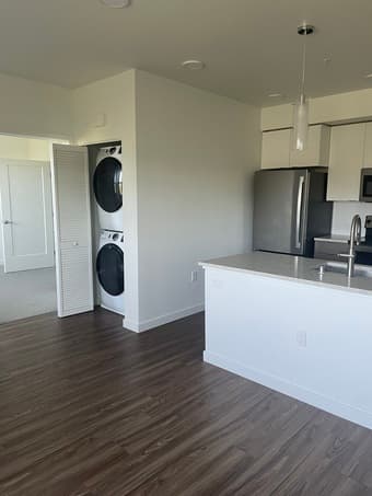 Master Bedroom in 2B2B Luxury Apartment (Middle Plaza) 3