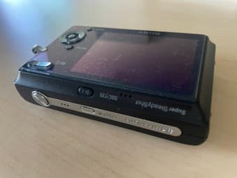 Digital Camera: Sony Cybershot DSC-T20 8MP with 3x Optical Zoom 2