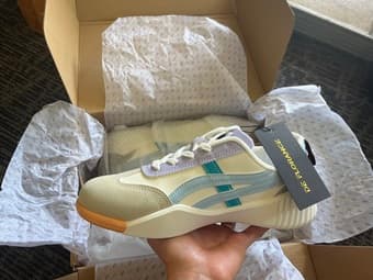 Women's Retro Sneakers Size 8 *BRAND-NEW* 2