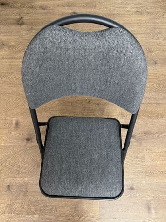 Set of 4 foldable chairs with padded seats 2