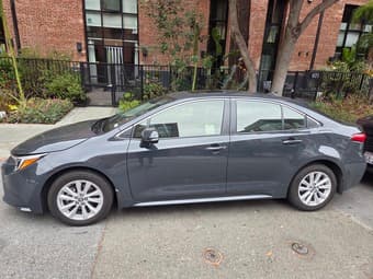2023 Toyota Corolla Hybrid XLE – 13,500 miles – Clean title/1-owner 1