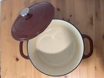 Iron Cast Dutch Oven 3