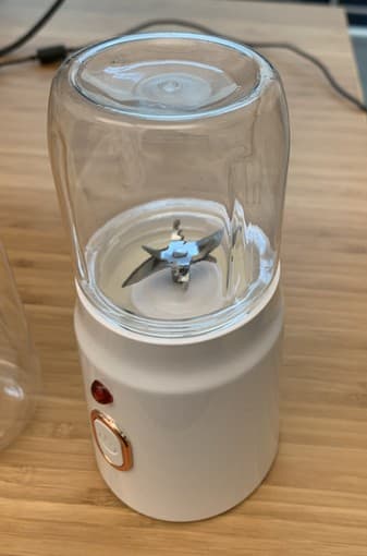 Travel Juicer (Rechargeable Portable Blender) 2