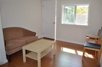 2 rooms with 2 bathrooms 1