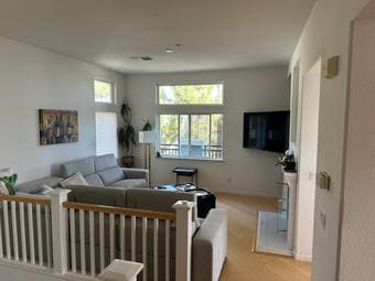 Long term sublease(Ocean & Mountain Views) near SF 3
