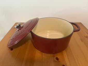 Cast Iron Dutch Oven - Lodge - 6 QT - 10.5 inch 2