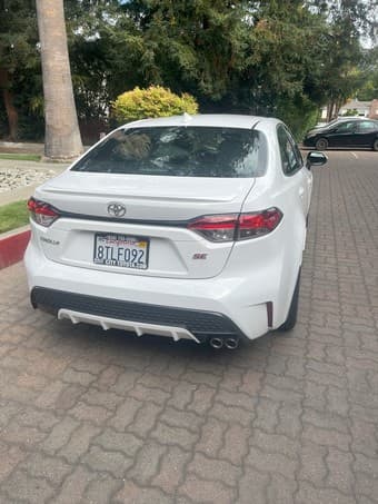 2021 TOYOTA Corolla SE low mileage 2