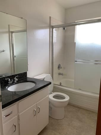 3-month/Monthly bedroom with private bathroom in 2B/2B in College Ave 3