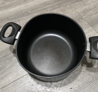 Kitchen wares (Pot and Oven) 1