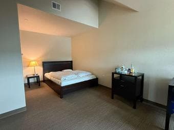 Stanford Munger Residence – 1‑Bedroom Sublet (Dec 2025) 1