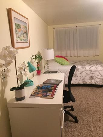 Large, fully furnished room available in Palo Alto (second room). 2