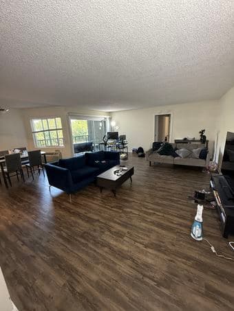 1 bed/1 bath available in a 2 bed/2 bath unit at Oakcreek Apartments. 1