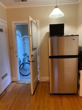FURNISHED IN LAW UNIT AVAILABLE APRIL 1ST IN PALO ALTO 2