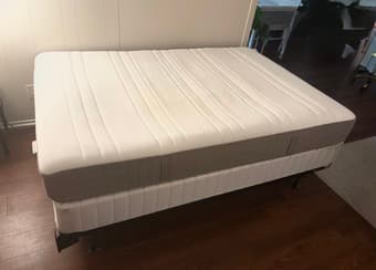 Full size bed+frame 2