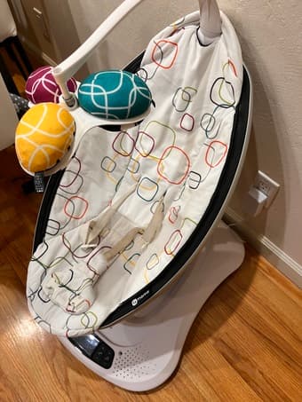 4moms Mamaroo baby swing 1