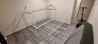 Free bed for pickup: White Metal Trundle Bed Twin XL to King twin 1
