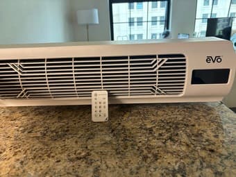 Window fan w/ remote control for sale 1