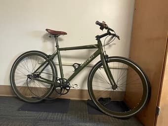 2010 Trek District hybrid bike (size M, 56cm) 1