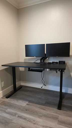 Selling Computer table + 2 Gaming monitors (with protection plan) 1