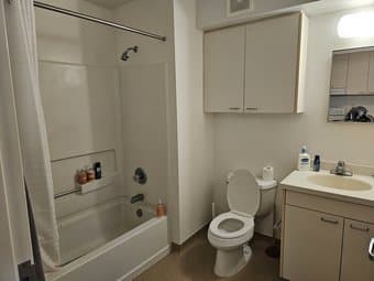 Studio Sublet in Escondido Village, June 21 to July ~20 - 2039$/month 3
