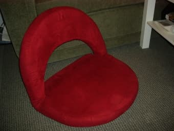 SALE--fold red chairs--10 usd 1