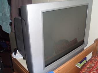 Philips 27" FLAT-SCREEN DIRECT-VIEW TV $60 1