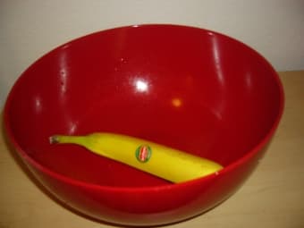 For sale--fruit bowl($3), fruit plate($3), olive oil($3) 1
