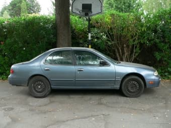 93 Nissan  Altima 93K automatic $2100 2