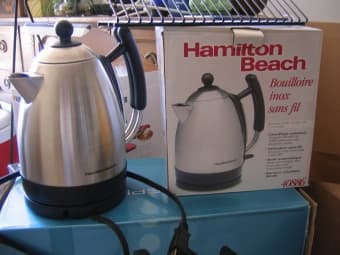 Moving Sale: Vacuum Cleaner, Microwave, Electric Kettle, etc 1