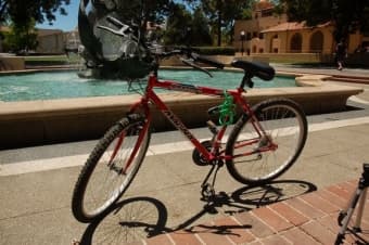 Want to sell: 3 months old MEN BIKE! 26'' wheels! Only 40$ - with lock 2