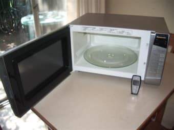 Large Panasonic microwave oven 1300W, excellent condition, $40 2