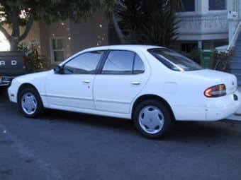 1995 Nissan Altima, 3