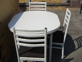 Nice Dining Table w/ Four Matching Chairs $40 1