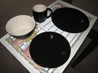 Crate&Barrel four 4-piece place settings dinnerware in black $80 2