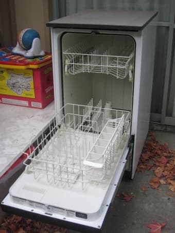 Dishwasher in excellent condition for $80 3
