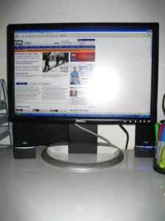 DELL 2007 Widescreen Flat Panel Monitor in PERFECT CONDITION - $250 1