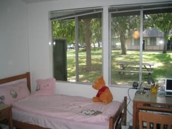 Room in EV Two-bedroom Apt (July 1 to August 17) 1
