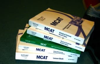 MCAT Kaplan Prep Course (5 books + 5 Cheat Sheets + 200 Flashcards) 1