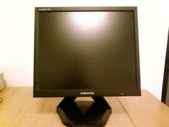 17" Samsung LCD Monitor 1