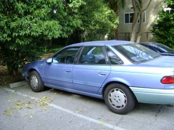 1994 Ford Taurus Automatic, 141,000k runs great. 1,900$ OBO 1