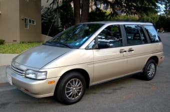 Nissan Axxess Minivan 1