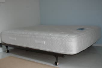 ***Queen bed*** $250 1