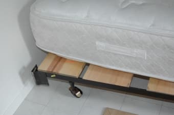 ***Queen bed*** $250 2