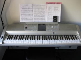 Musical Keyboard Yamaha, Portable Grand DGX-305 - $150 2